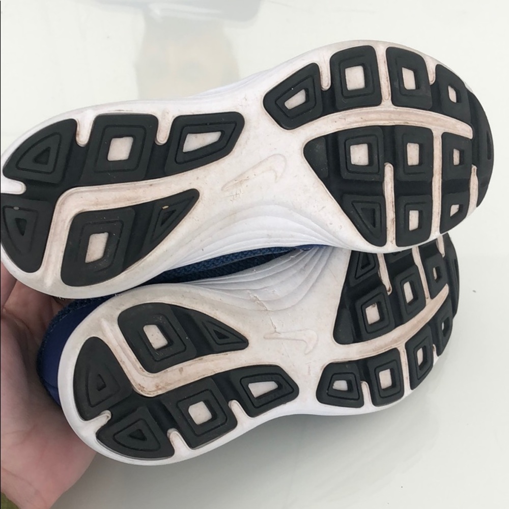 Kids Nike Sneakers - Picture 5 of 6